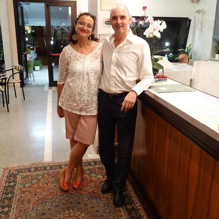Hotel La Pineta Riccione Esterno foto