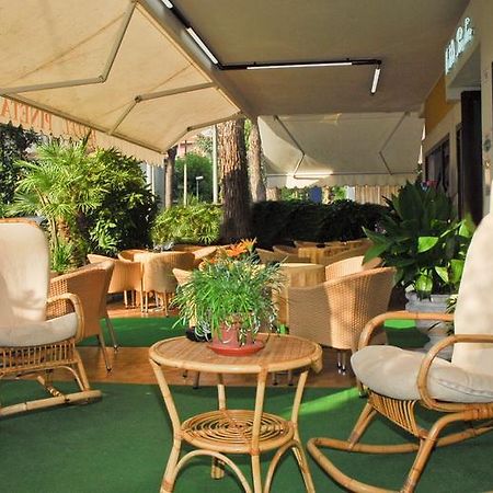 Hotel La Pineta Riccione Esterno foto