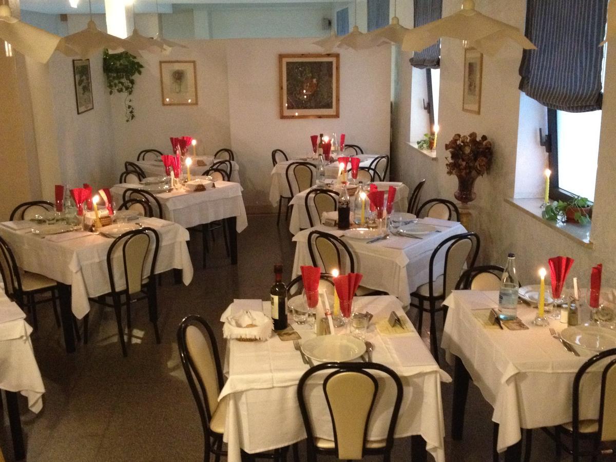 Hotel La Pineta Riccione Esterno foto